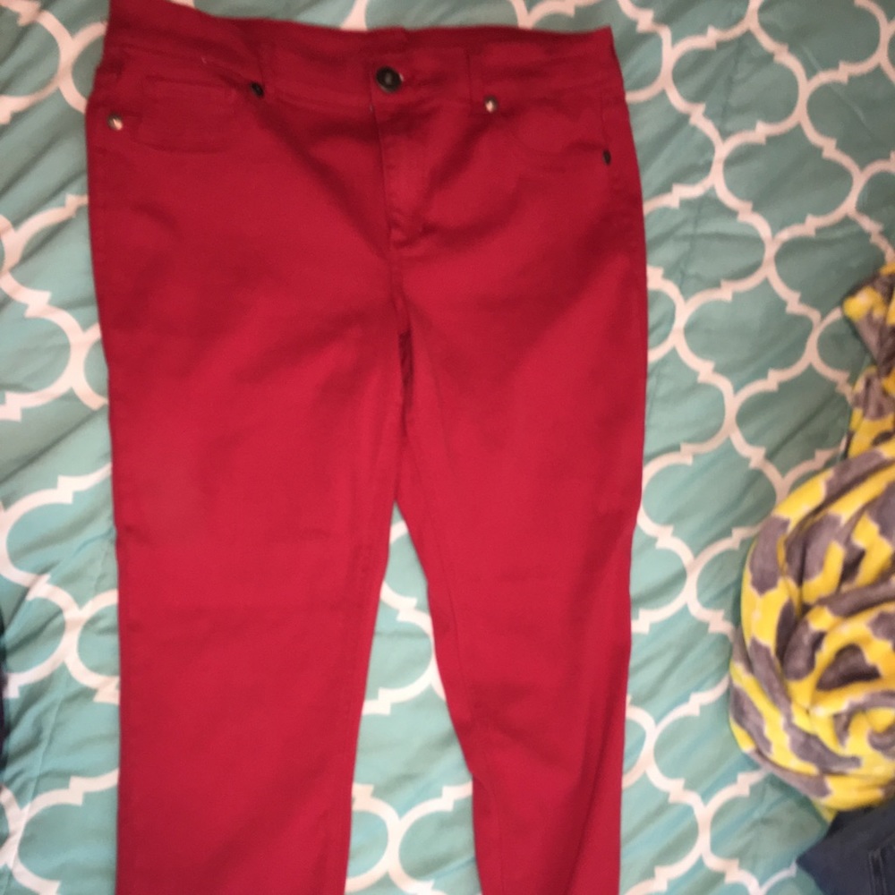 Red jeggings. Comfy